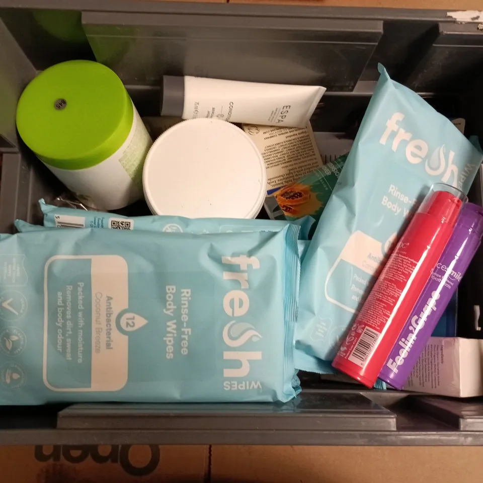 APPROXIMATEY 20 ASSORTED HEALTH AND BEAUTY PRODUCTS TO INCLUDE CERAVE RETINOL SERUM, PALMERS TUMMY BUTTER, WHITENING MOUTHWASH ETC 