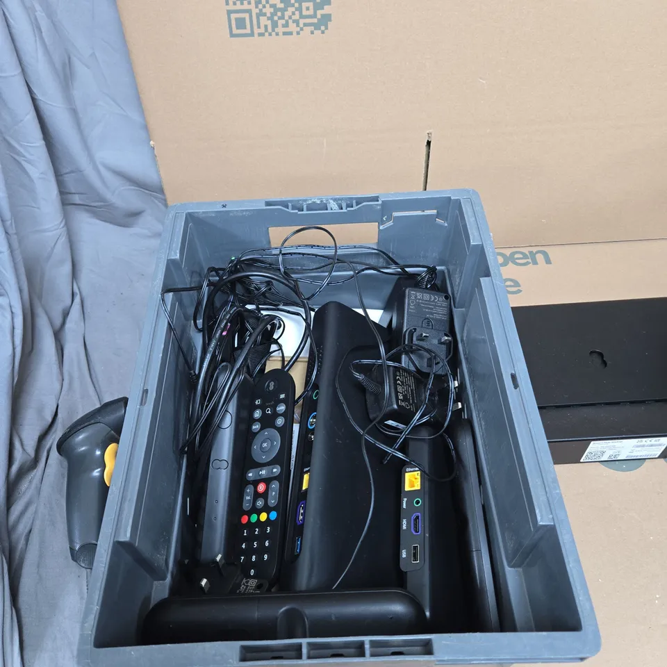 TOTE OF APPROXIMATELY 12 ASSORTED ITEMS TO INCLUDE: EE ROUTER