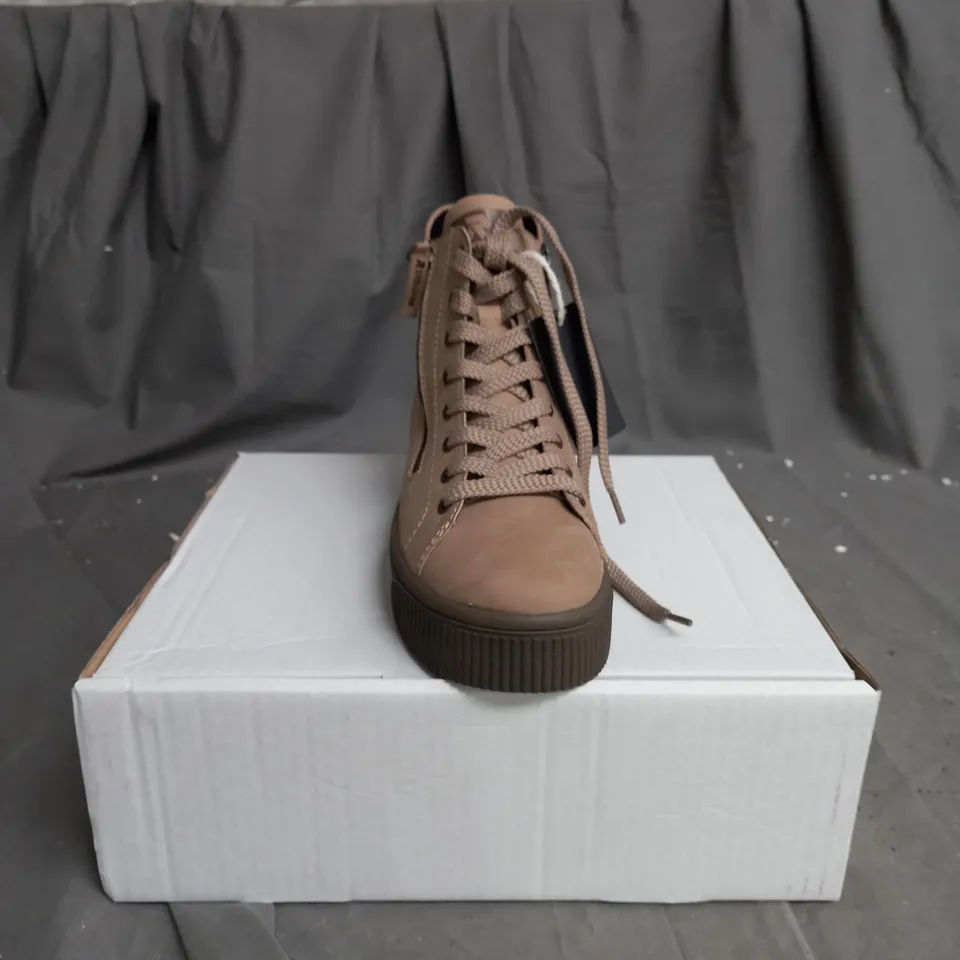 BOXED REIKER LIGHT BROWN HIGH TOP BOOTS SIZE 4 