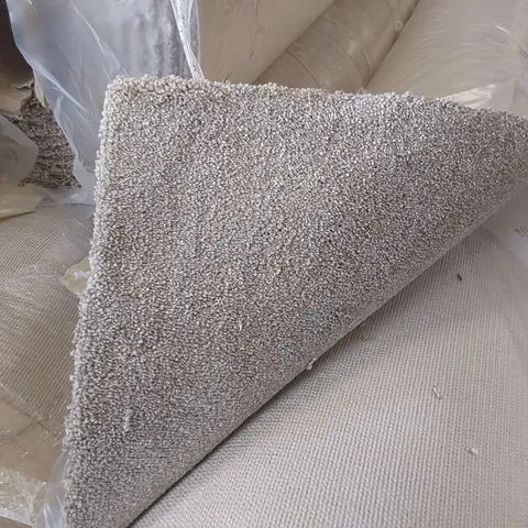 ROLL OF QUALITY EC HEARTLAND ULTRA BROADHEATH CARPET // APPROX SIZE: 5 X 6.8m