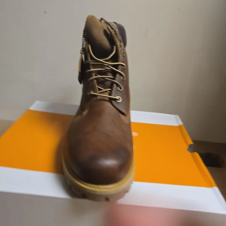 BOXED PAIR OF TIMBERLAND PREMIUM WATERPROOF BOOTS – BROWN, UK 10.5