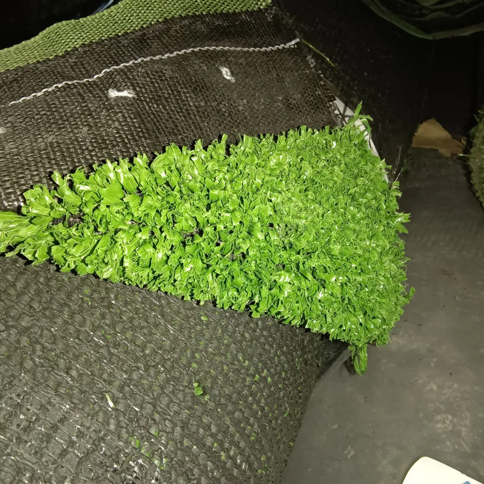 ROLL OF CLUB SPEC ASTROTURF - 2.74 X 3.2M