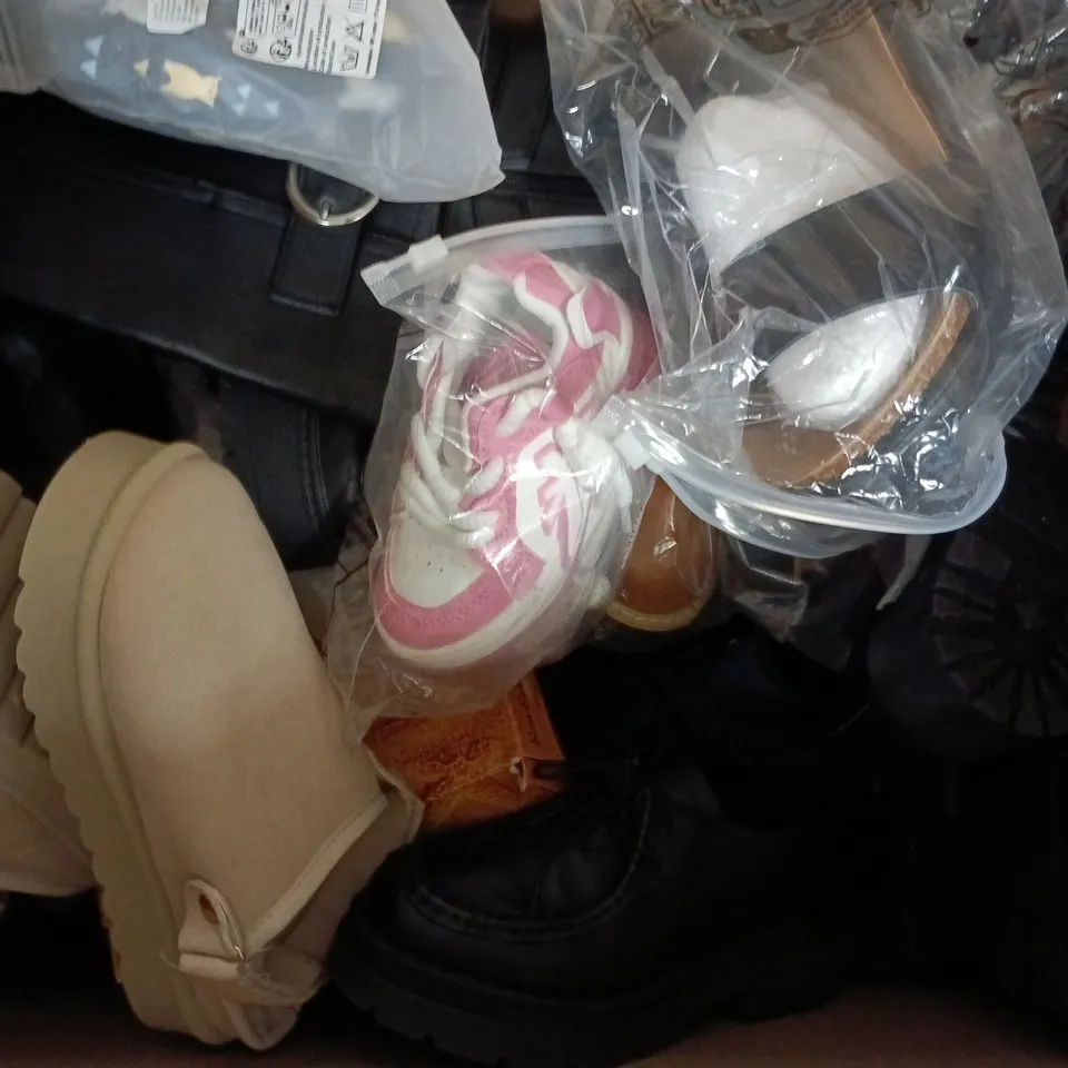 BOX OF APPROXIMATELY 15 ASSORTED PAIRS OF SHOES AND FOOTWEAR ITEMS IN VARIOUS COLOURS, STYLES, AND SIZES - COLLECTION ONLY