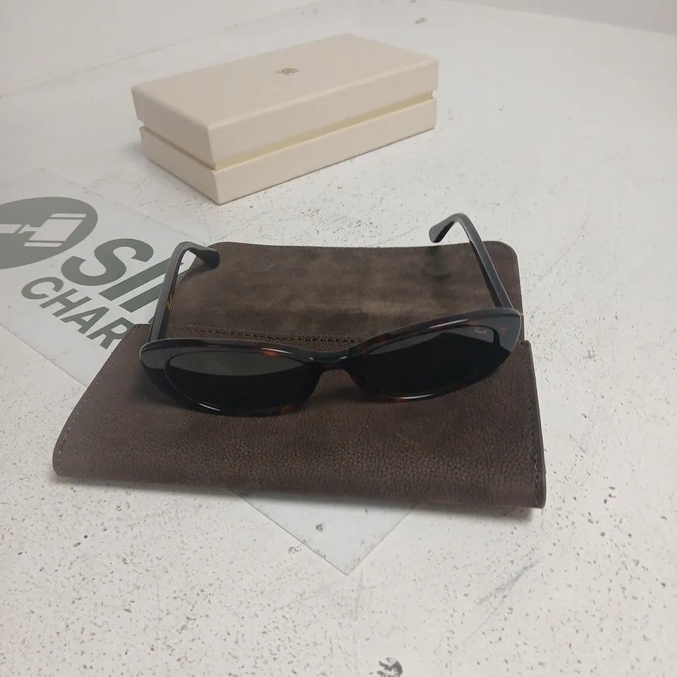 PRAGNELL SUNGLASSES - BLACK TORTOISESHELL FRAME WITH GOLD LOGO ON TEMPLE, WITH BROWN LEATHER CASE