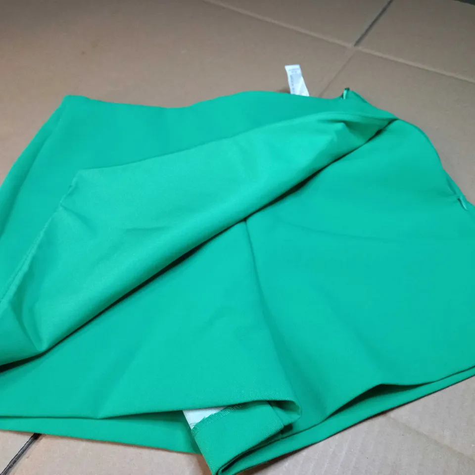 ZARA GARDEN GREEN SUIT STYLE SHORTS - SMALL
