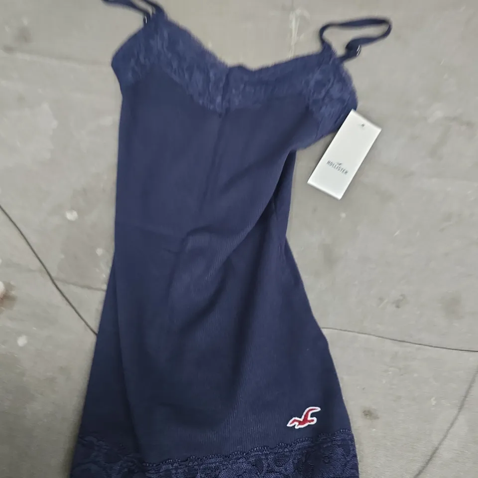 HOLLISTER NAVY LACE-TRIM CAMISOLE TOP – XXS