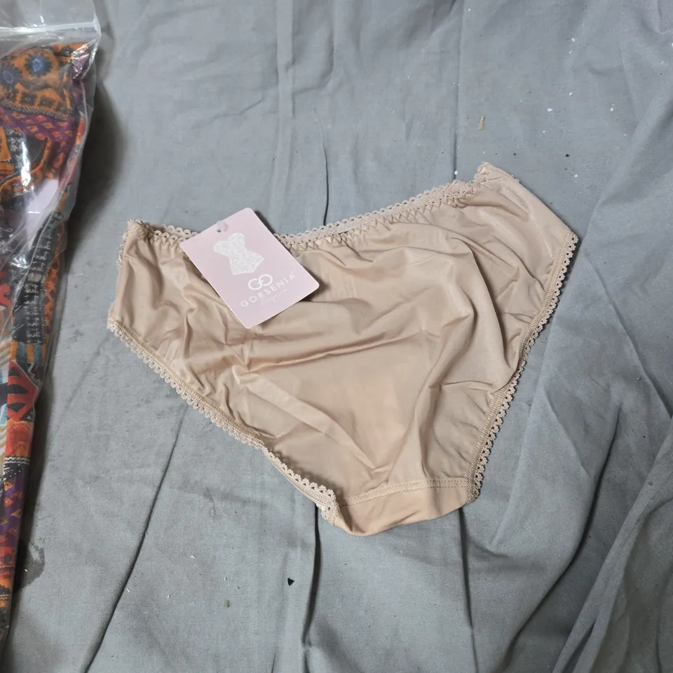 BOX OF APPROXIMATELY 20 ASSORTED CLOTHING ITEMS INCLUDING  PRIMA DONNA TWIST BRIEFS , ICONIQUE PATTERNED TOP, GORSENIA  BEIGE LACE BRIEFS AND ROEA ERII TOP 