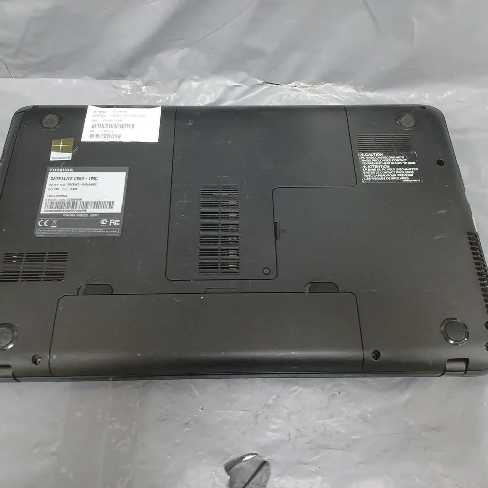 TOSHIBA SATELLITE C850-1MC	15 INCH PENTIUM B960 2.20GHZ