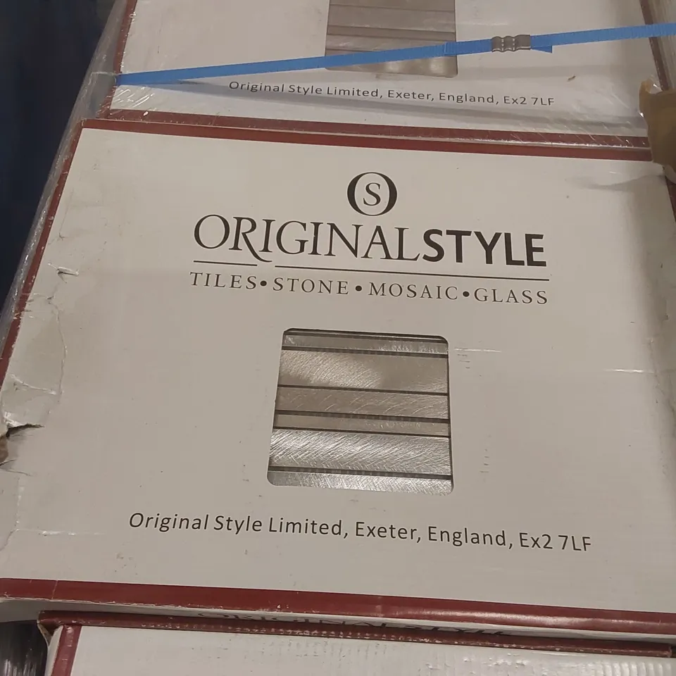 PALLET CONTAINING A VERY LARGE QUANTITY OF ASSORTED TILES