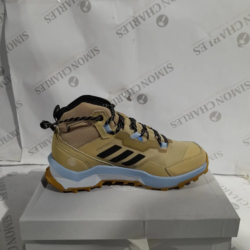 BOXED ADIDAS TERREX TRAINERS SIZE 4.5