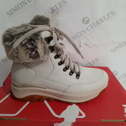 BOXED RIEKER REVOLUTION HIKER BOOTS, OFF WHITE - SIZE 4