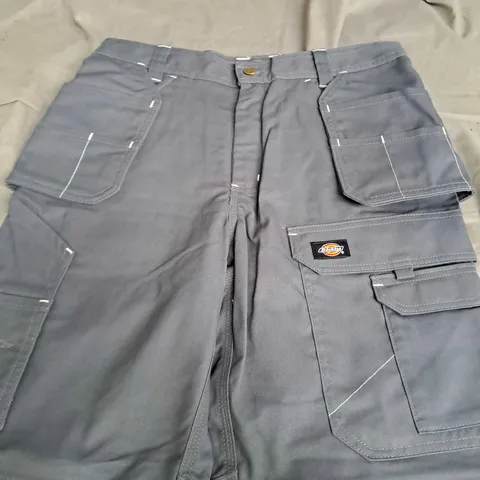 DICKIES CARGO WORKWEAR SHORTS GREY SIZE 30