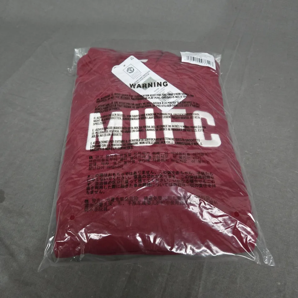 SEALED MANCHESTER UNITED FOOTBALL CLUB OVERHEAD HOODIE IN BURGUNDY - 11-12 YEAR