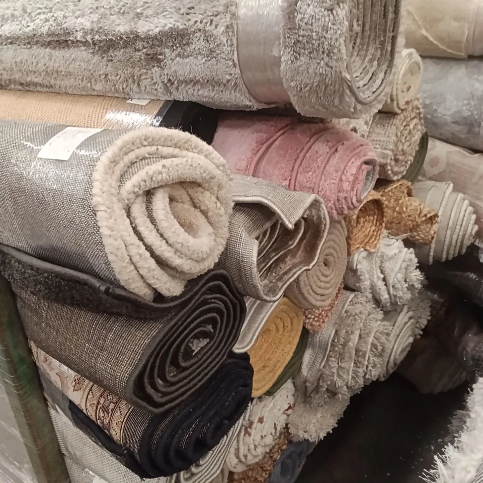 STILLAGE OF ASSORTED QUALITY RUGS APPROXIMATELY 32