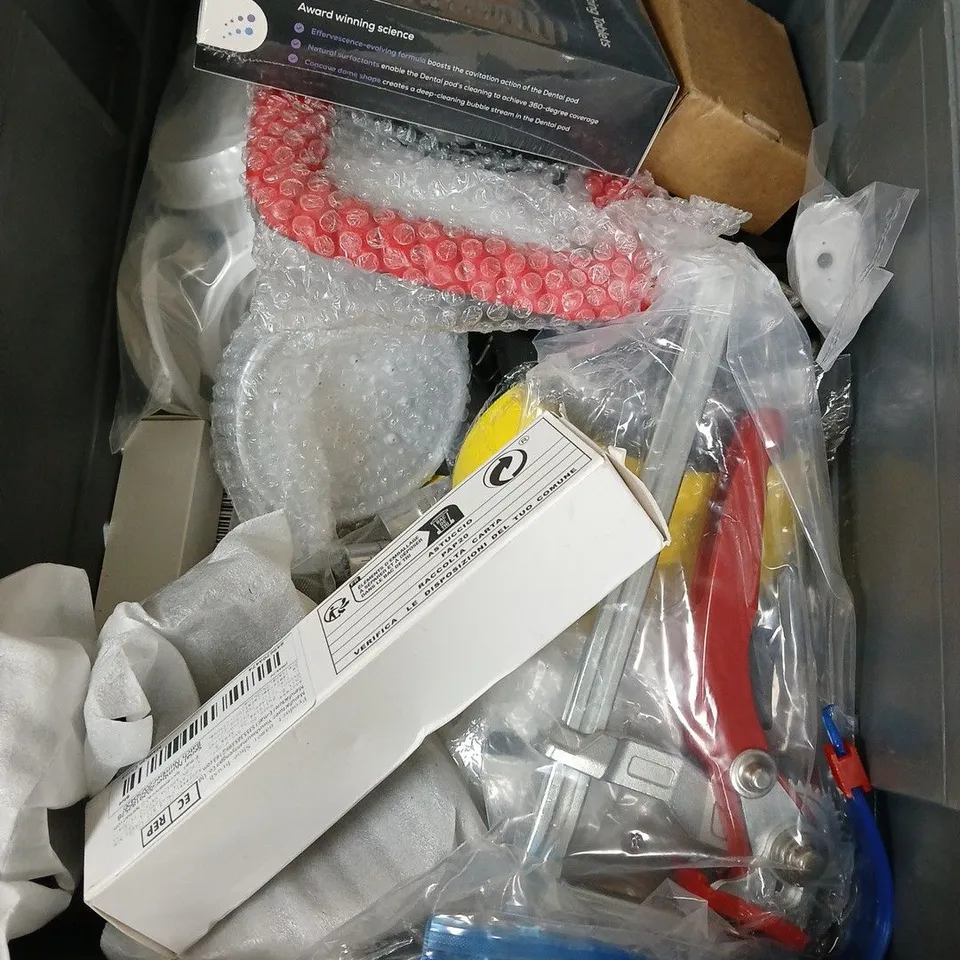 APPROXIMATELY 10 HOUSEHOLD ITEMS TO INCLUDE PHOTO FRAME, BOOKMARK, COASTERS, ETC