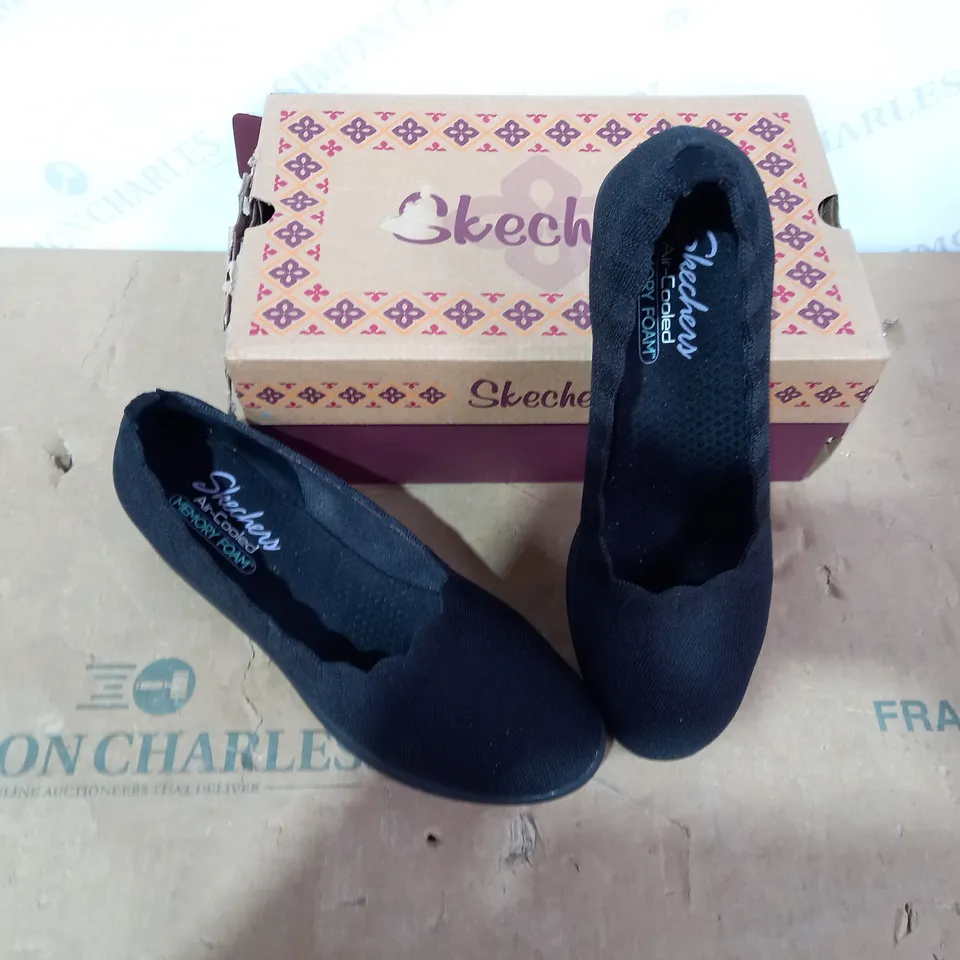 BOXED PAIR OF SKECHERS - SIZE 6.5