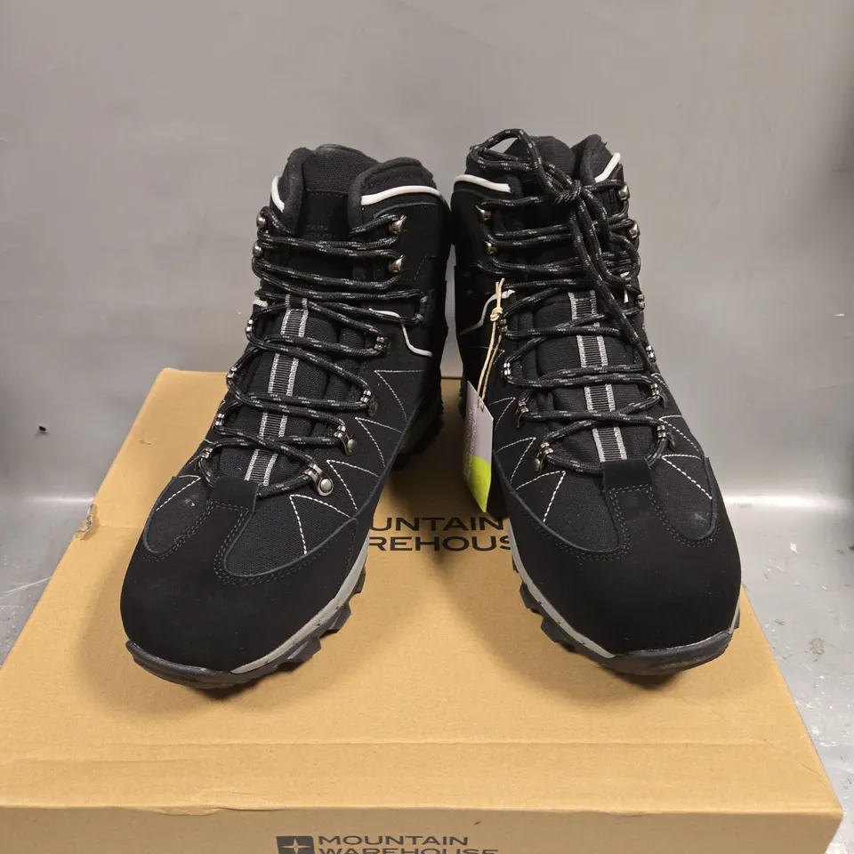 BOXED PAIR OF MOUNTAIN WAREHOUSE BOULDER WINTER TREKKER THERMAL BOOTS - 7