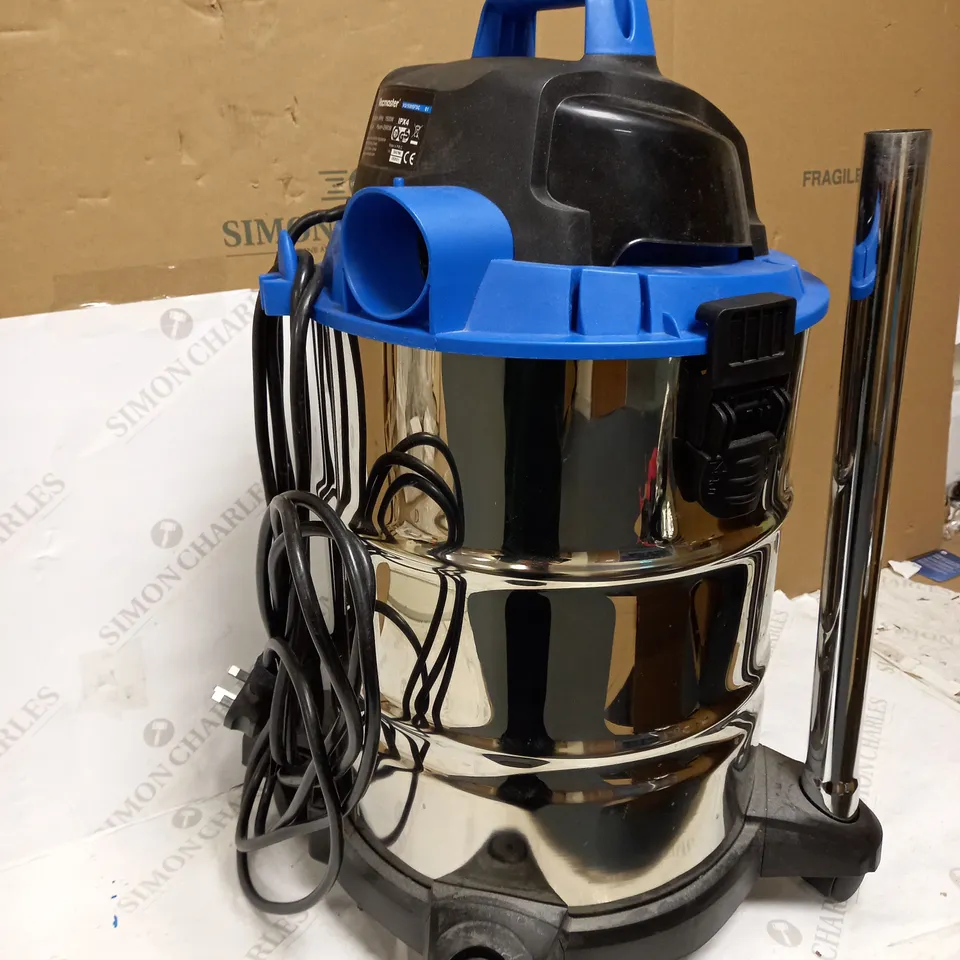 VACMASTER WET AND DRY VACUUM CLEANER 