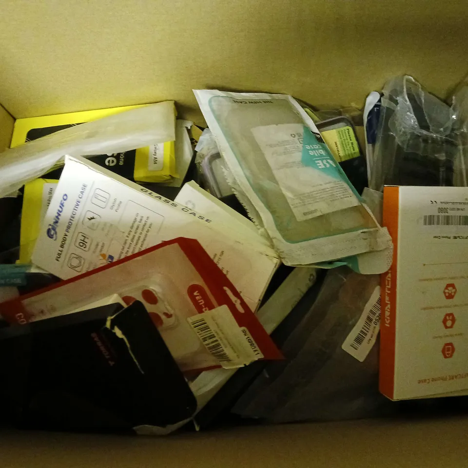 BOXED LOT OF APPROXIMATELY 25 MOBILE PHONE CASES TO INCLUDE SAMSUNG AND IPHONE. VARIOUS COLOURS AND SIZES.