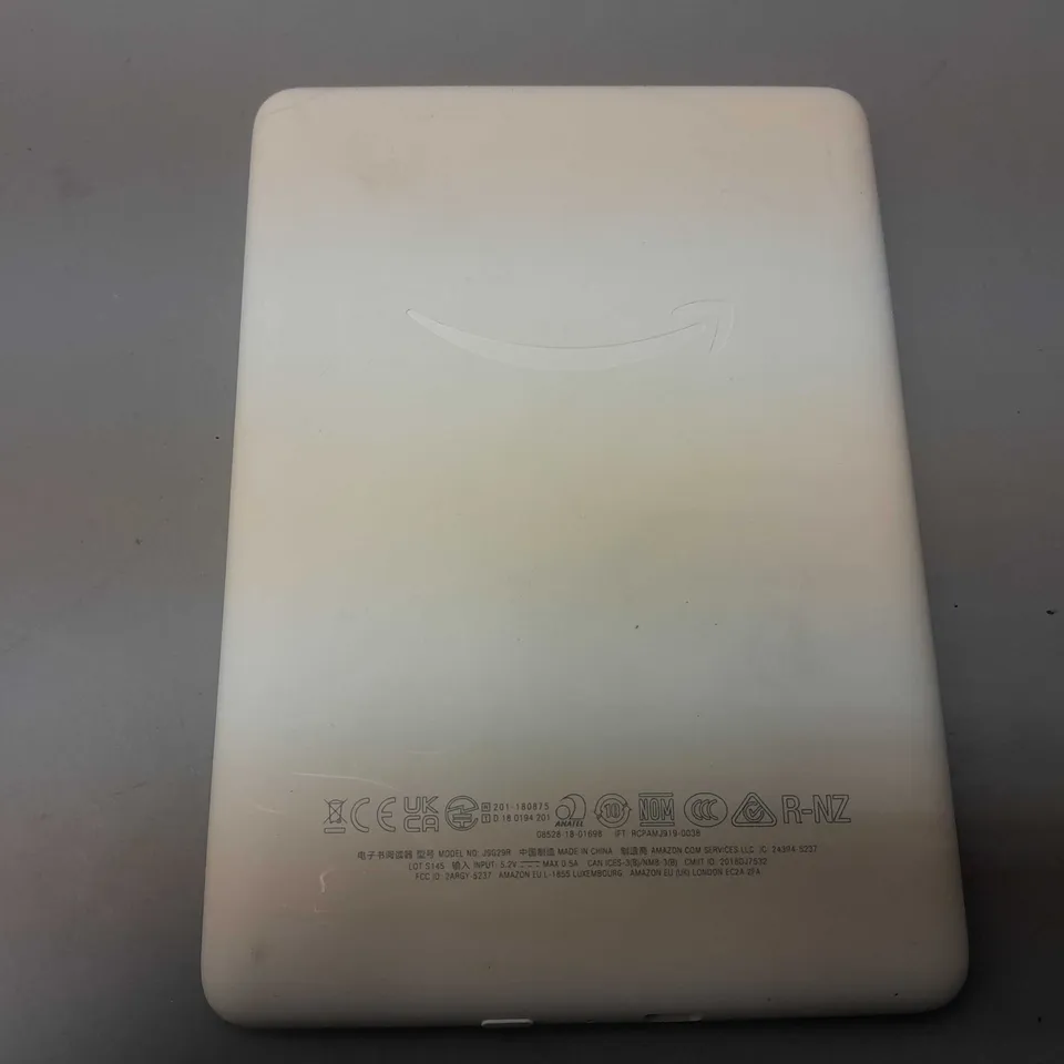 AMAZON KINDLE IN WHITE - J9G29R