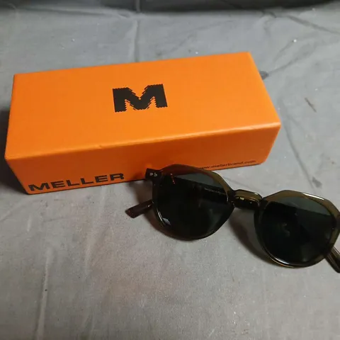 MELLER SUNGLASSES – BLACK ROUND-FRAME