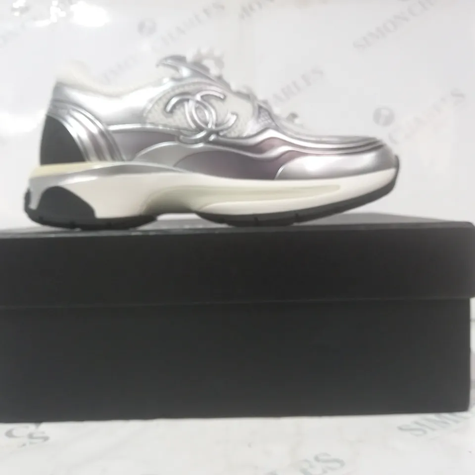 BOXED PAIR OF CHANEL SHOES IN WHITE/BLACK/METALLIC SILVER EU SIZE 39