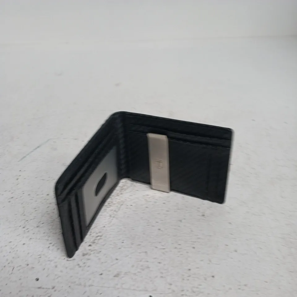 BLACK TEXTURED LEATHER WALLET WITH METAL EMBLEM – BI-FOLD