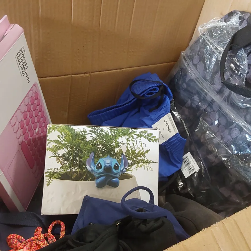 PALLET CONTAINING A LARGE QUANTITY OF BRAND NEW ASSORTED PRODUCTS INCLUDING: CLOTHING, UNDERWEAR, HANDBAG, WIRELESS KEYBOARD, PLANTER, PENCIL CASE, BACKPACK ECT