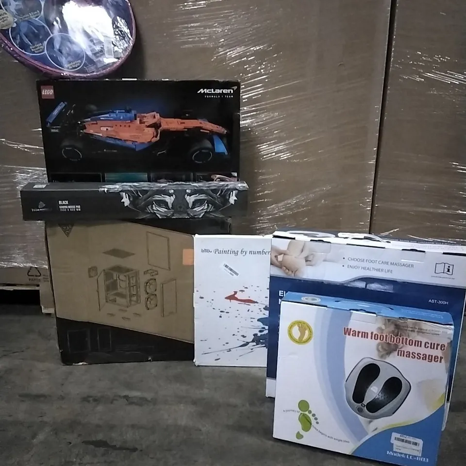 PALLET CONTAINING VARIOUS ASSORTED ITEMS TO INCLUDE: LOGO MCLAREN F1 CAR, FOOT MASSAGERS GAMING PC CASE, GAMING MOUSE MAT ETC.