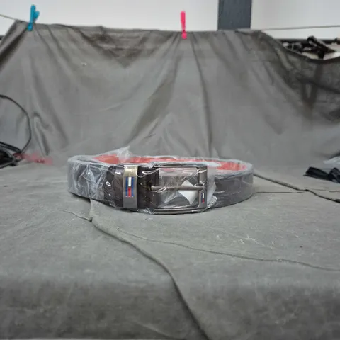 TOMMY HILFIGER BROWN BELT WITH RED UNDERSIDE AND METAL BUCKLE ONE SIZE 