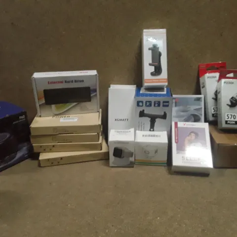 LOT OF 17 ITEMS TO INCLUDE POWER BANKS, WIRELESS SPEAKER EXTERNAL HARD DRIVE ECT