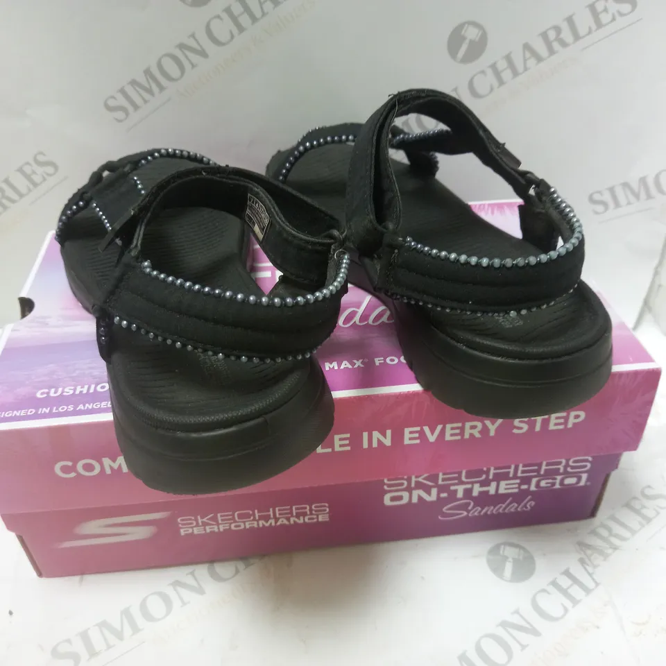 BOXED SKETCHERS ON THE GO BLACK SANDLES - SIZE 4