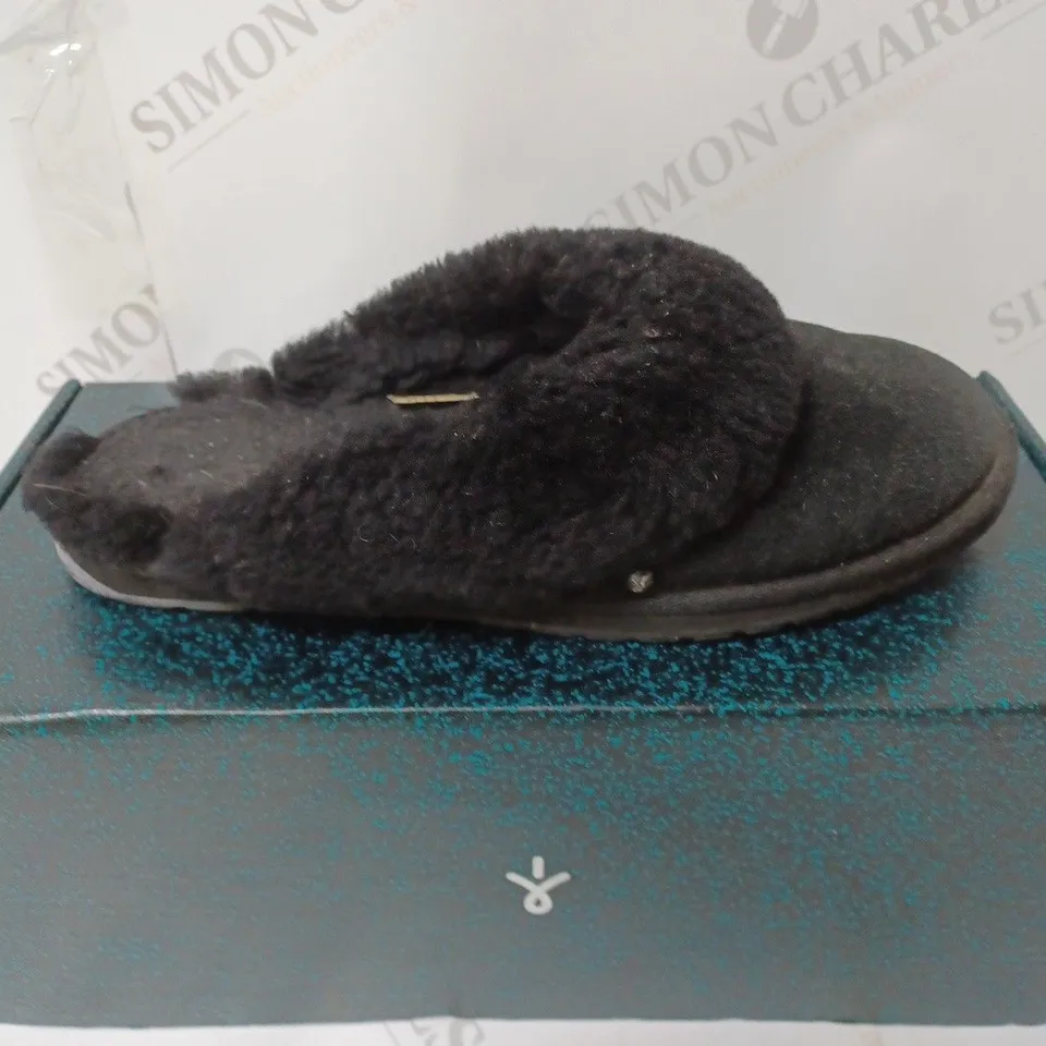 BOXED PAIR OF EMU AUSTRALIA NEST "JOLIE" SHEEPSKIN SLIPPERS - UK SIZE 6, BLACK