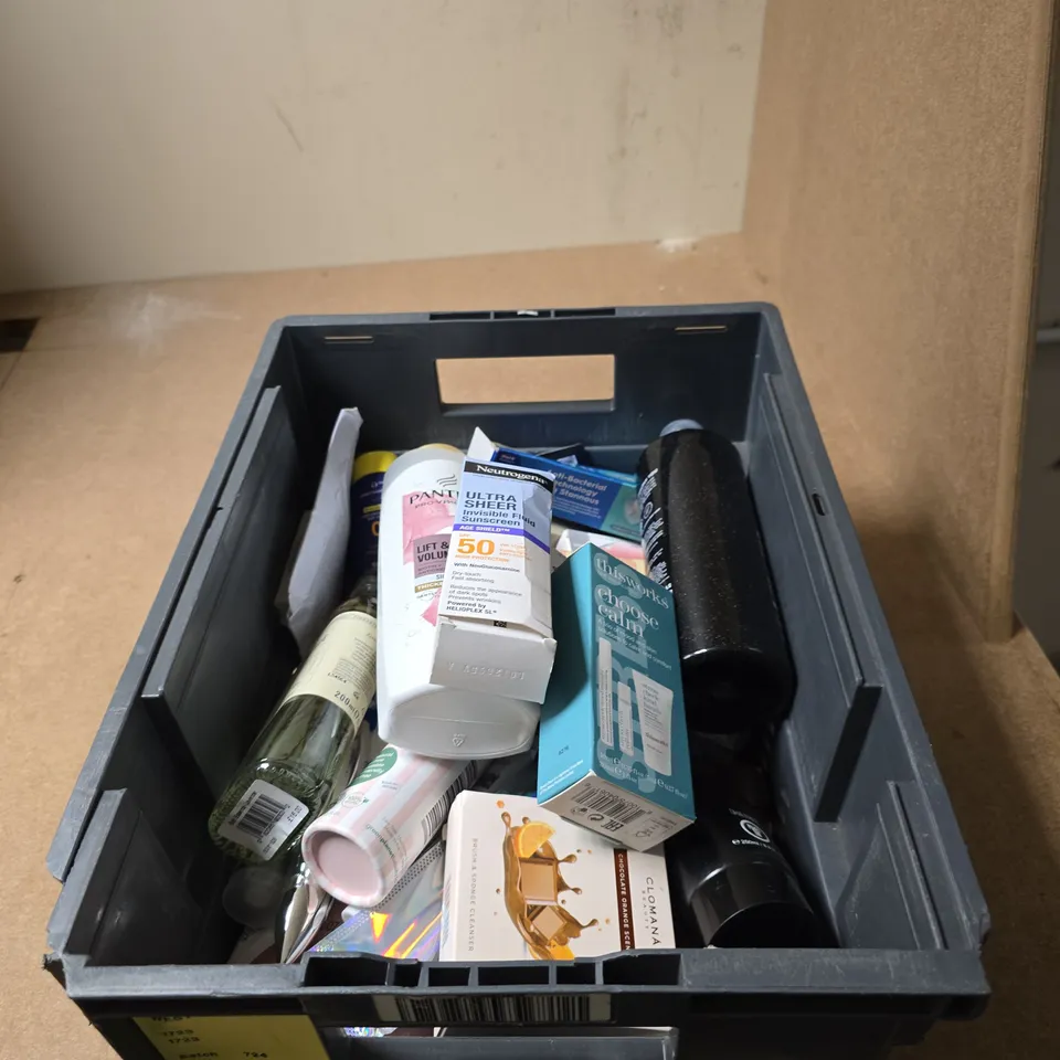 TOTE OF APPROXIMATELY 20 ASSORTED COSMETIC ITEMS TO INCLUDE PANTENE, MANCAVE, NON STOP BLACK, THIS WORKS, NEUTROGENA ETC