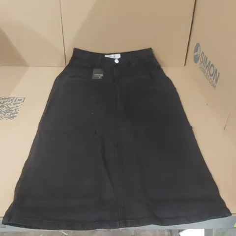 BOX CONTAINING APPROXIMATELY 14x BRAND NEW JD WILLIAMS BLACK 24/7 MAXI SKIRT - SIZE 14