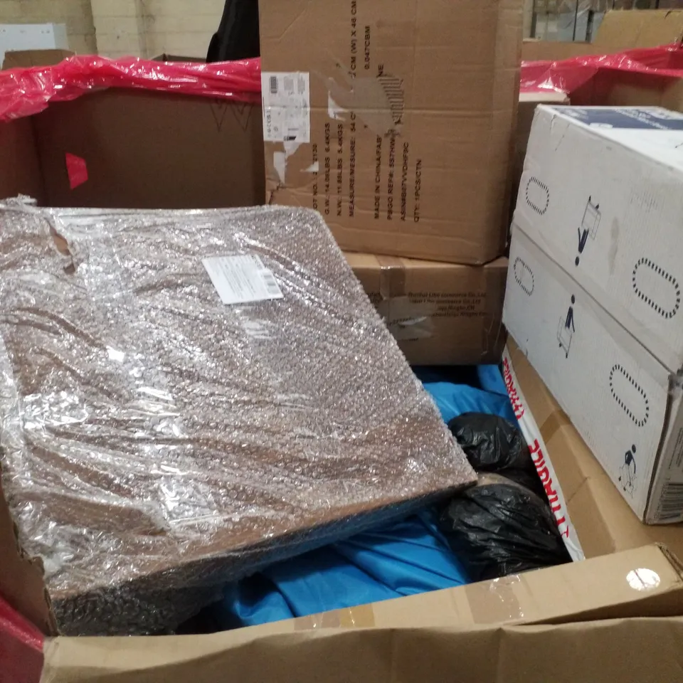PALLET CONTAINING ASSORTED PRODUCTS INCLUDING PATIO HEATER, FOLDING CAMPING CHAIR, COMPUTER DESK, PULL UP BAR & BADMINTON RACKETS