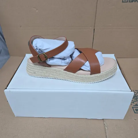 BEN DE LISI PALMA LEATHER SANDAL UK 8 BOXED