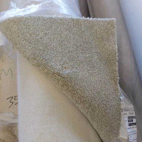 ROLL OF QUALITY TUDOR CO-ORDINATES PEBBLE CARPET - APPROXIMATELY 4.6 x 4m