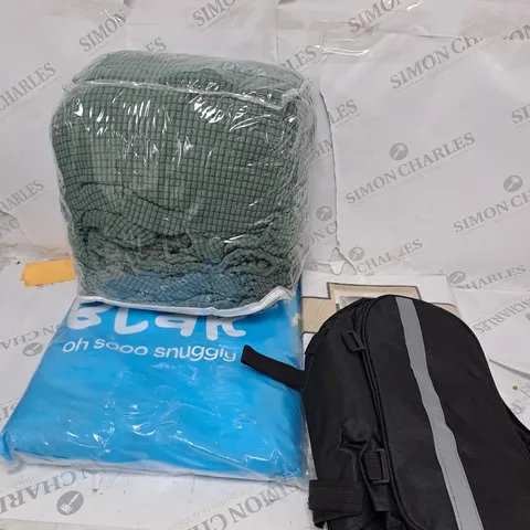 GROUP OF ASSORTED HOUSEHOLD ITEMS TOO INCLUDE BAGS AND DUVET COVERS