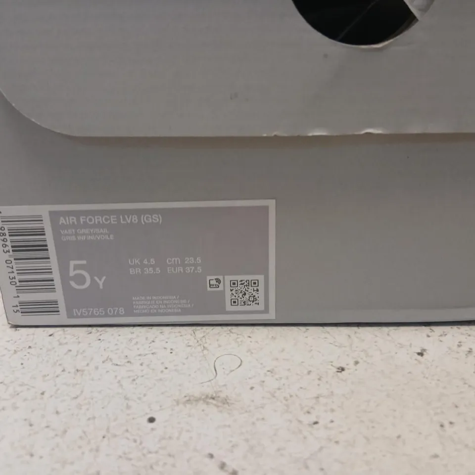 NIKE AIR FORCE LV8 GS GREY TRAINERS – UK 4.5