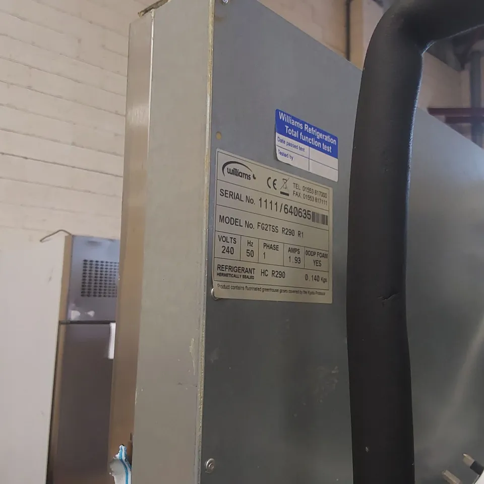 WILLIAM FG2TSS R290 R1 COMMERCIAL DOUBLE DOOR REFRIGERATOR