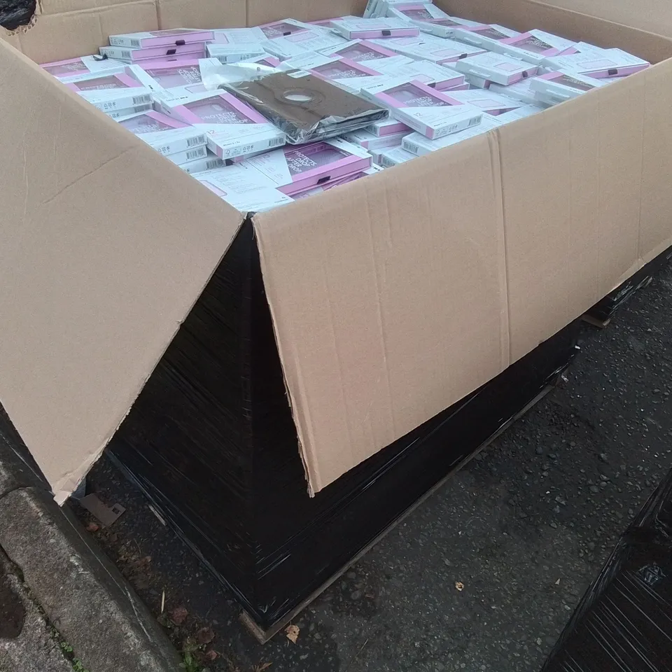 PALLET CONTAINING A LARGE QUANTITY OF ASSORTED BRAND NEW PHONE AND TABLET CASES 