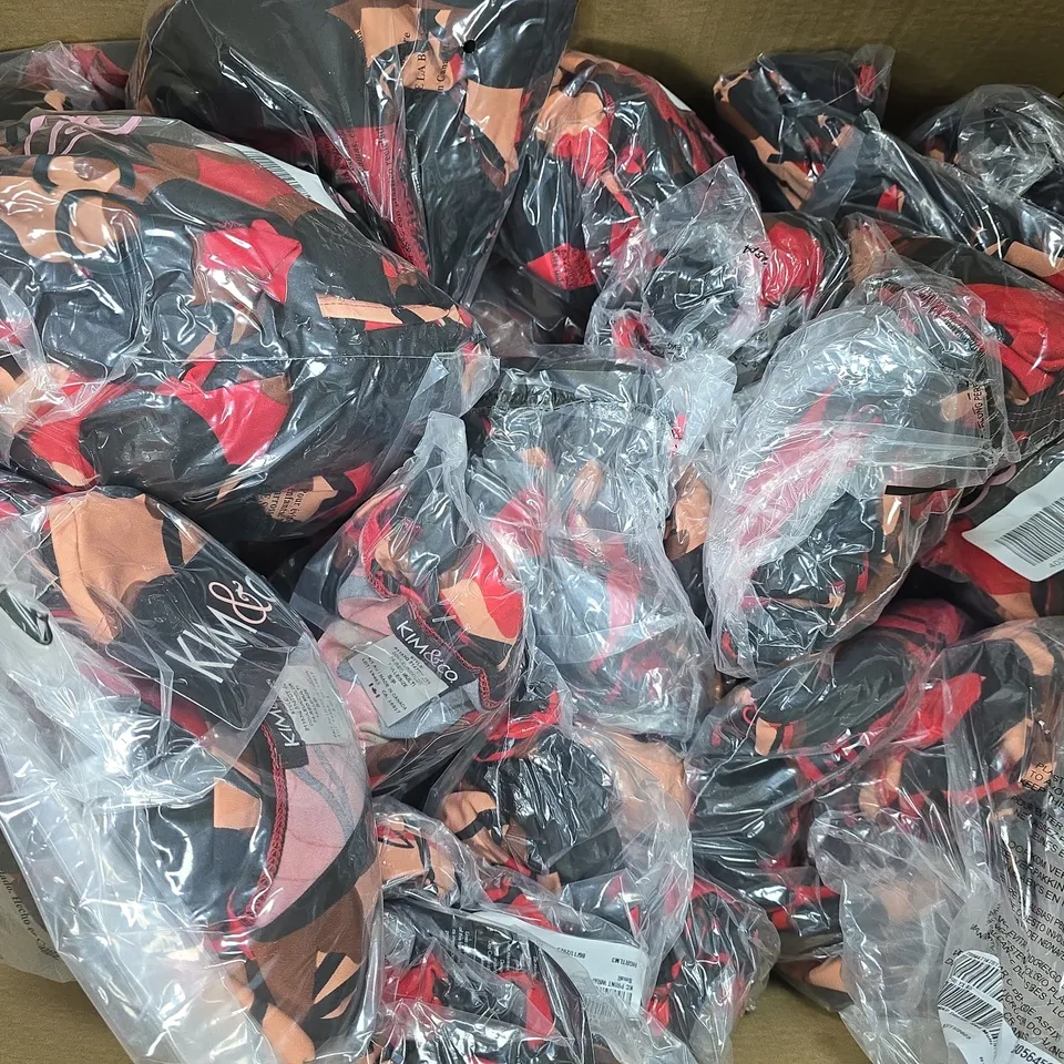 BOX OF APPROXIMATELY 20 ASSORTED CLOTHING AND FASHION ITEMS IN VARIOUS STYLES, SIZES, AND COLOURS - COLLECTION ONLY