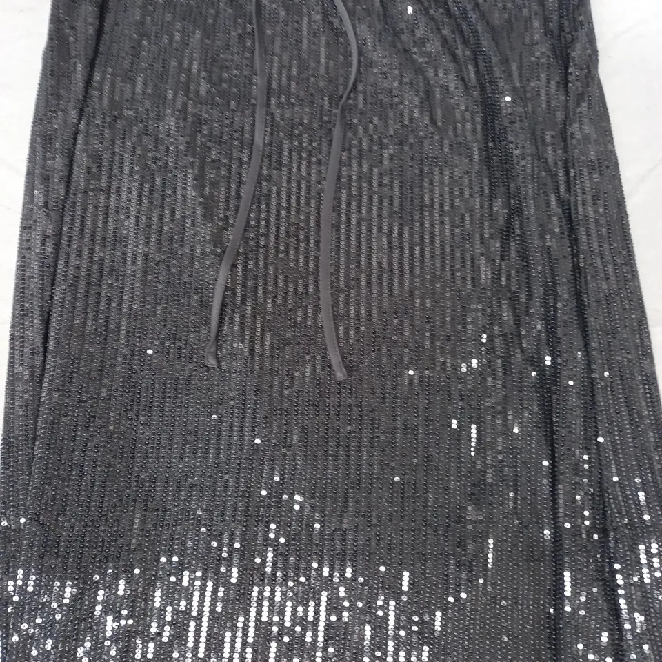 FRANK USHER SEQUIN SKIRT IN BLACK SIZE S/M