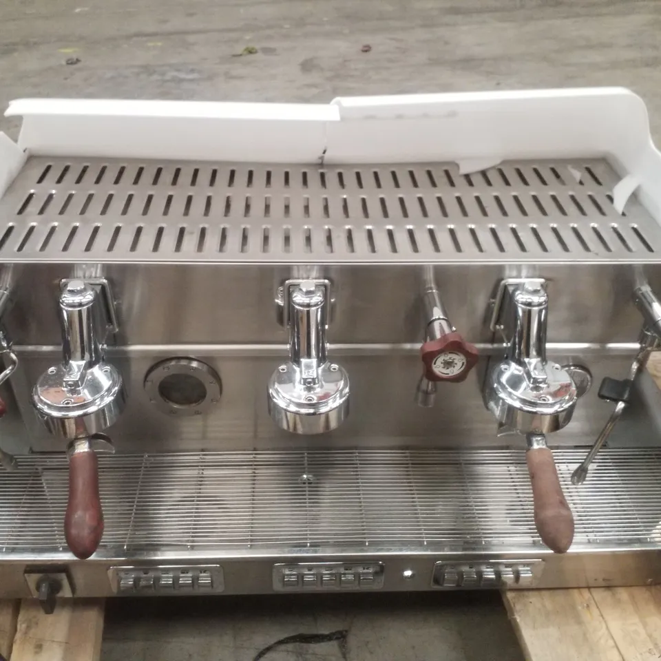 ELEKTRA BARLUME 3-GROUP COFFEE MACHINE