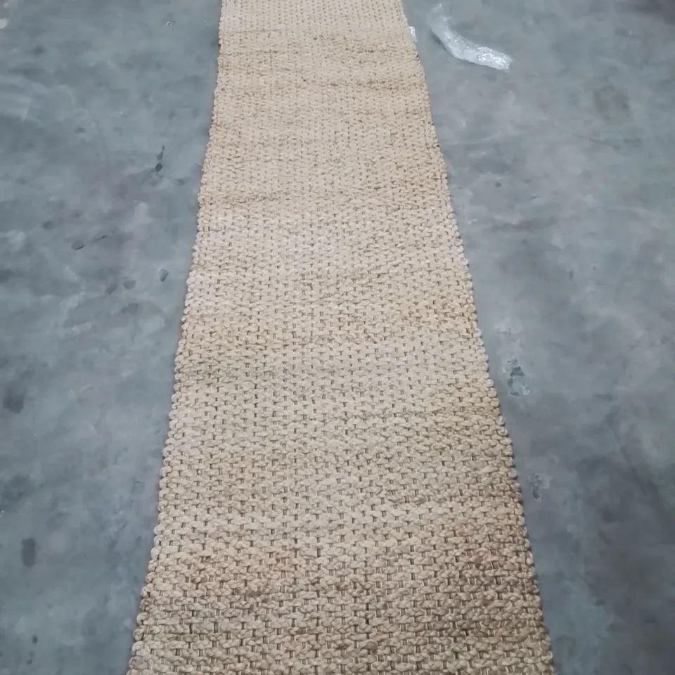 QUALITY DESIGNER AREA RUG - APPROXIMATELY 310X80CM