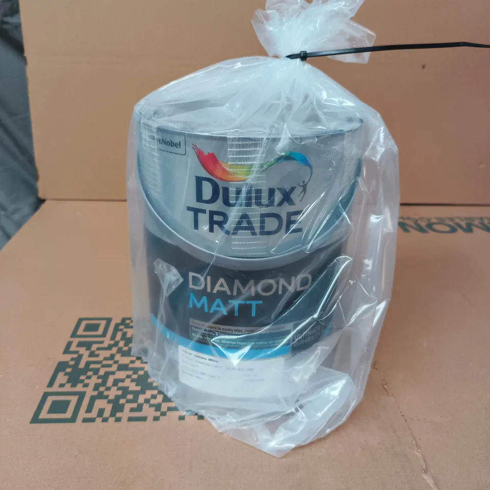 DULUX TRADE DIAMOND MATT (TINTED) RAL 9010 5L 