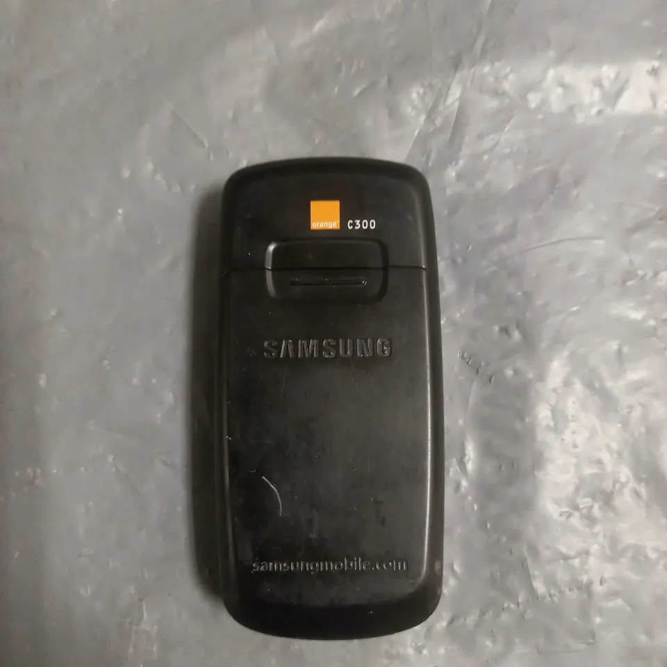 SAMSUNG C300 SLIDE MOBILE PHONE BLACK