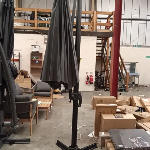 CANTILEVER PARASOL - BLACK 