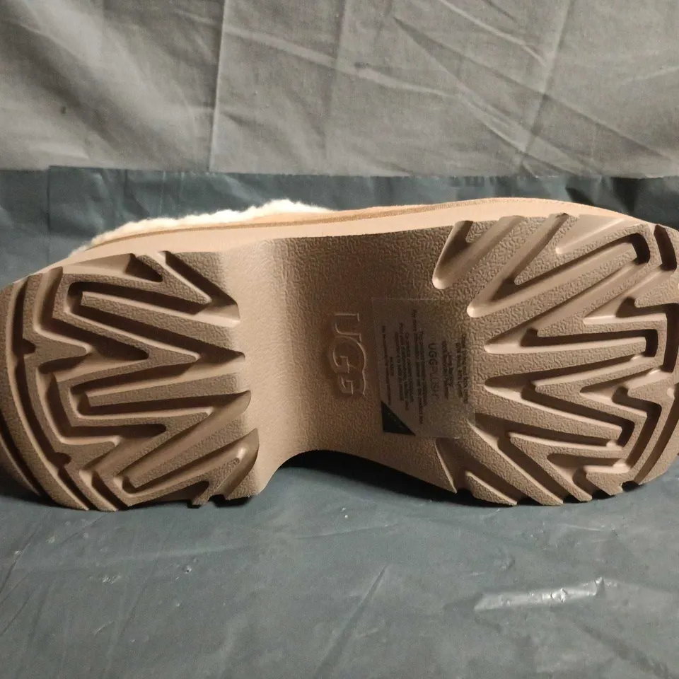 UNBOXED PAIR OF UGG TAN SUEDE MOCCASIN SLIPPERS WITH CREAM SHEARLING LINING – UK SIZE UNSPECIFIED